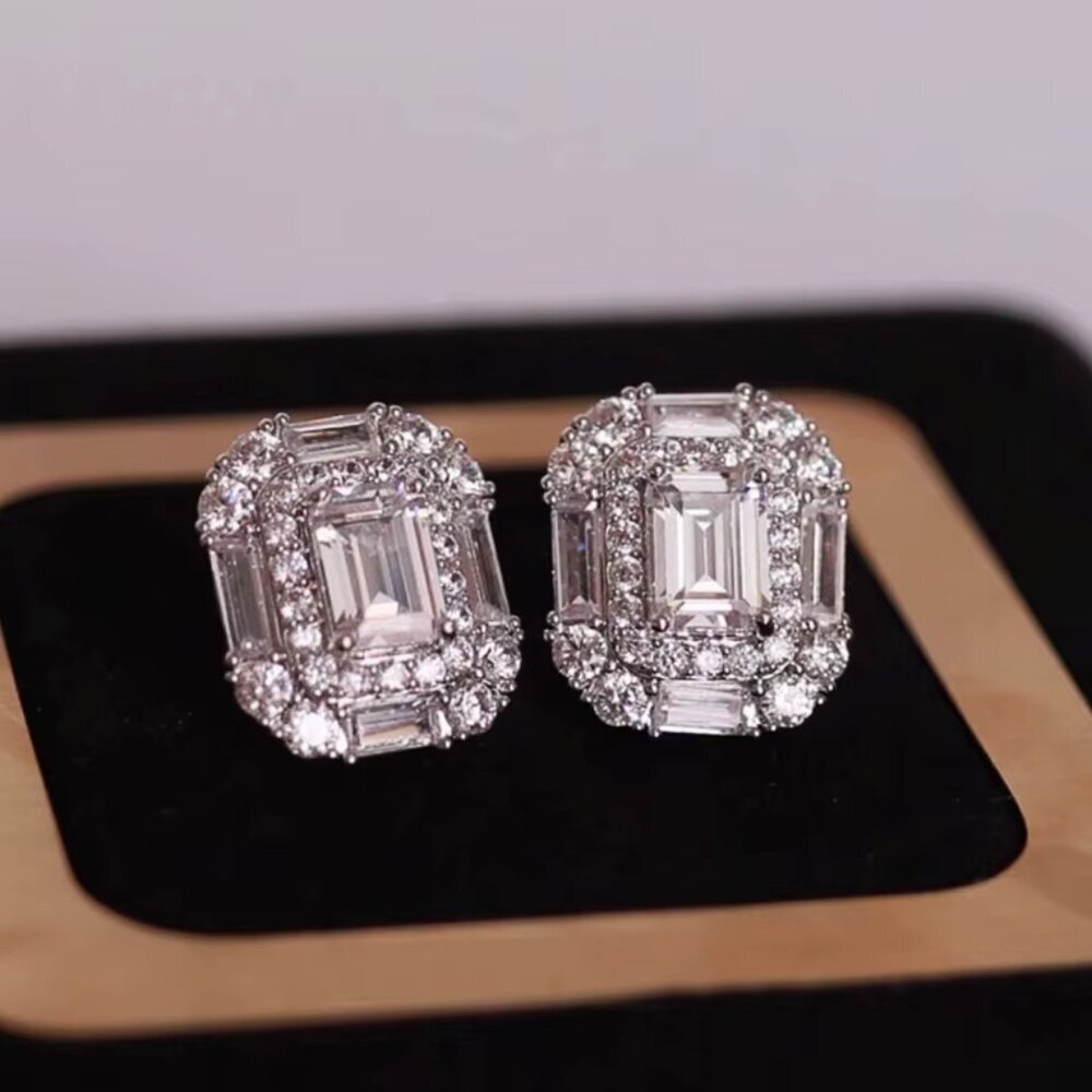 NEW 14k White Gold Diamond Baguette Cut Stud Earrings